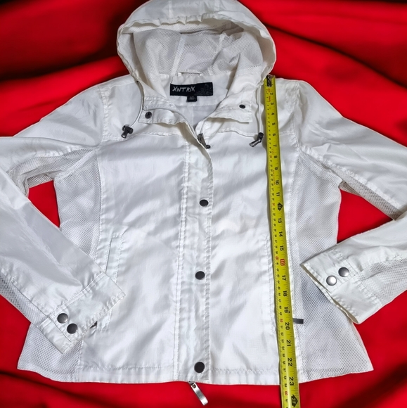 XNTRIK Lightweight Hooded Windbreaker Jacket - Picture 8 of 9